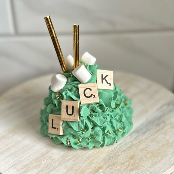 St. Patrick’s Day Toppers, Riser, and Decor - Picture 3 of 5